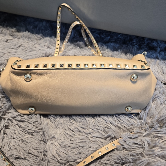 Valentino Garavani Beige Studded Shoulder Bag - Picture 4 of 8